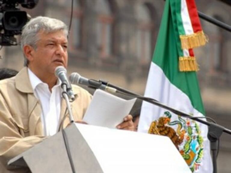 Afina AMLO asamblea informativa en el zócalo
