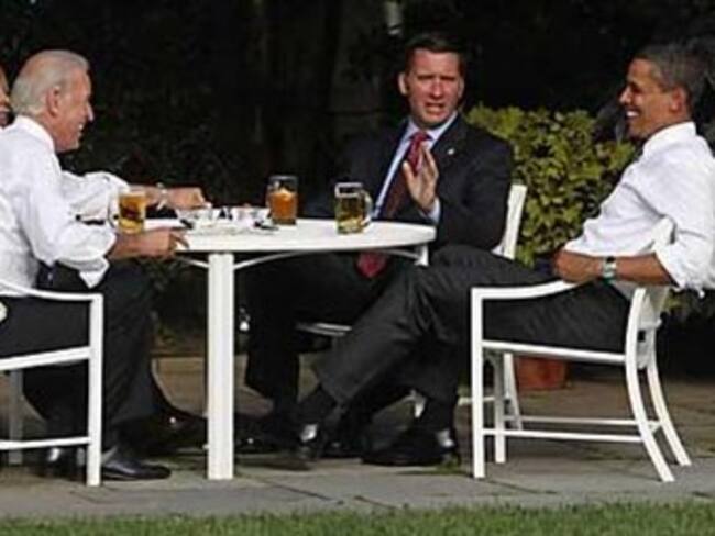 Realiza Obama 'cumbre cervecera' para resolver disputa racial