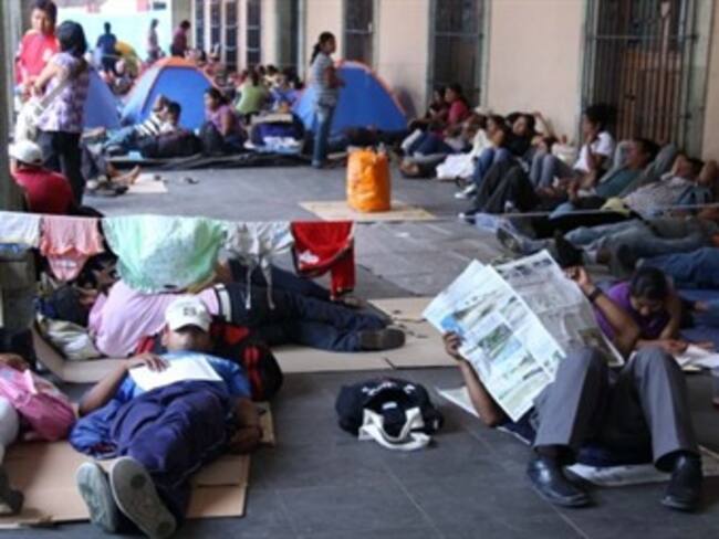 Mantienen paro maestros de Acapulco