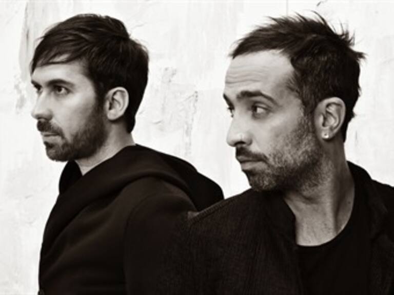 ​Complace Camila a miles de fans durante su cierre de año en Acapulco