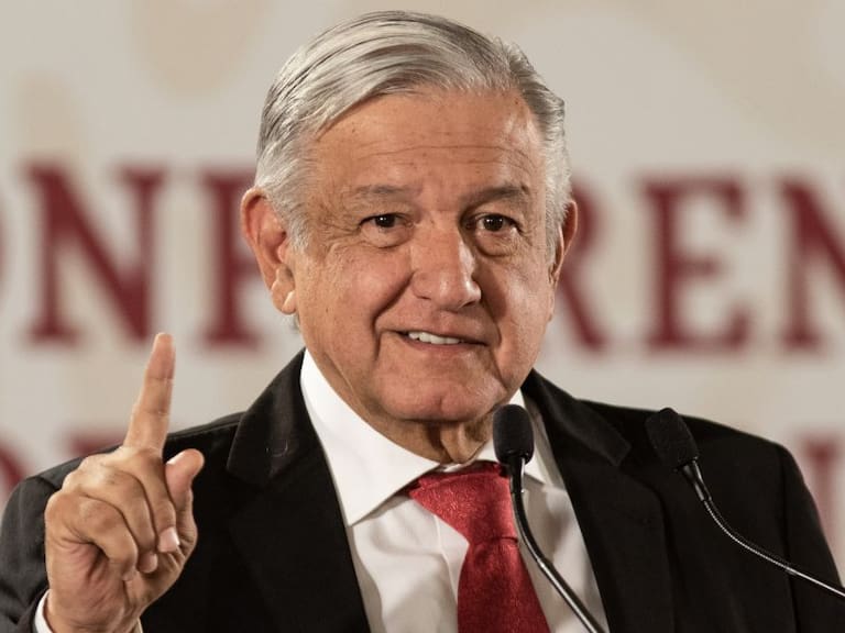Que el dinero de los partidos se le regrese a la gente, pide López Obrador