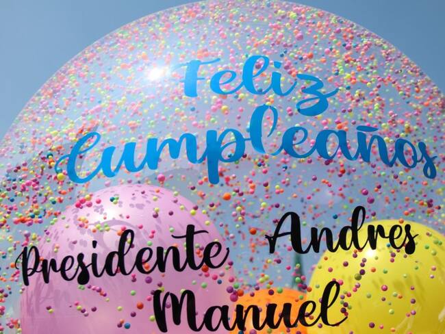 Agradece AMLO serenata por su cumpleaños