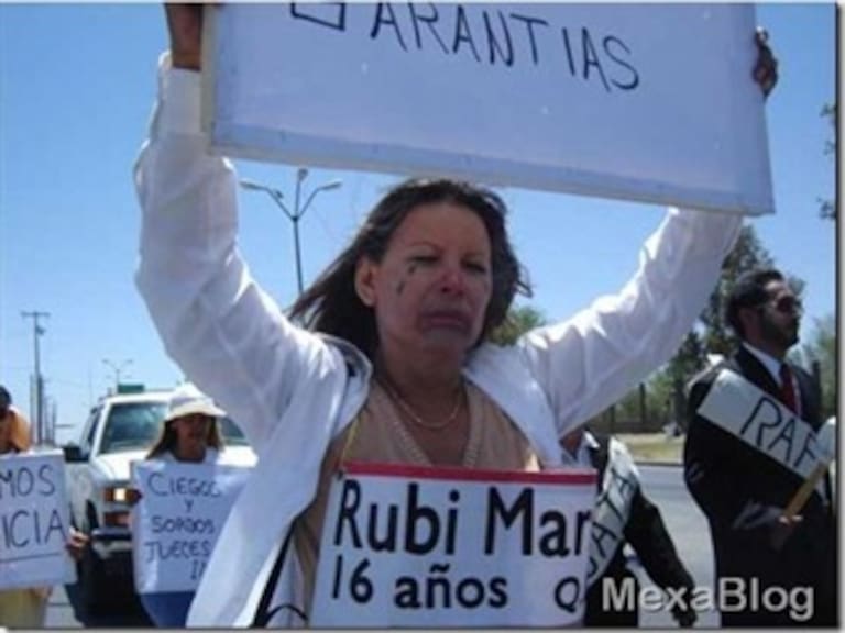 Ofrecen 8 mdp por asesinos de Marisela Escobedo e hija