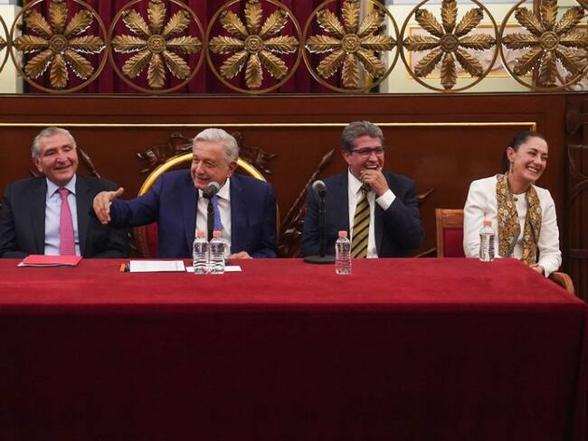 'Corcholatas' deben renunciar antes de la encuesta