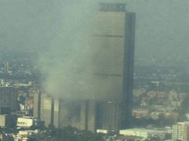 Acumulación de gas causa explosión en edificio de Pemex: PGR