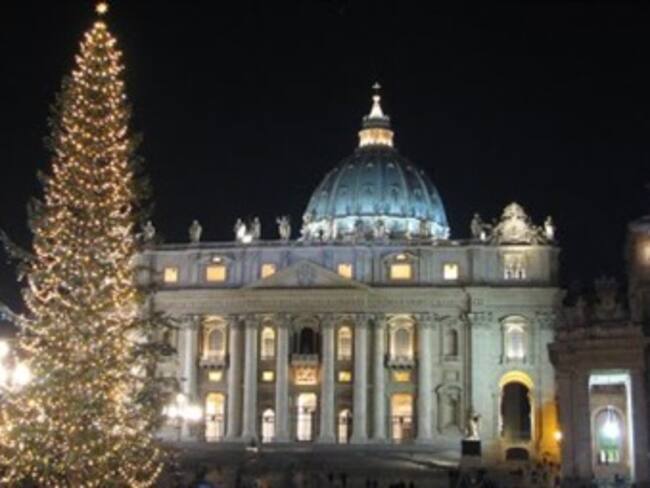 Inician trabajos para decoración navideña en El Vaticano