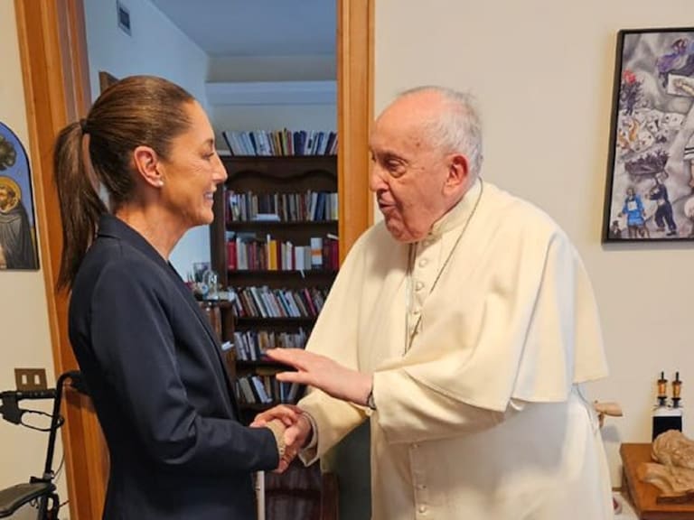 Hoy tuve el gran privilegio de ser recibida por el Papa Francisco en su despacho privado en Santa Marta, compartió en redes la candidata presidencial de Morena, Claudia Sheinbaum