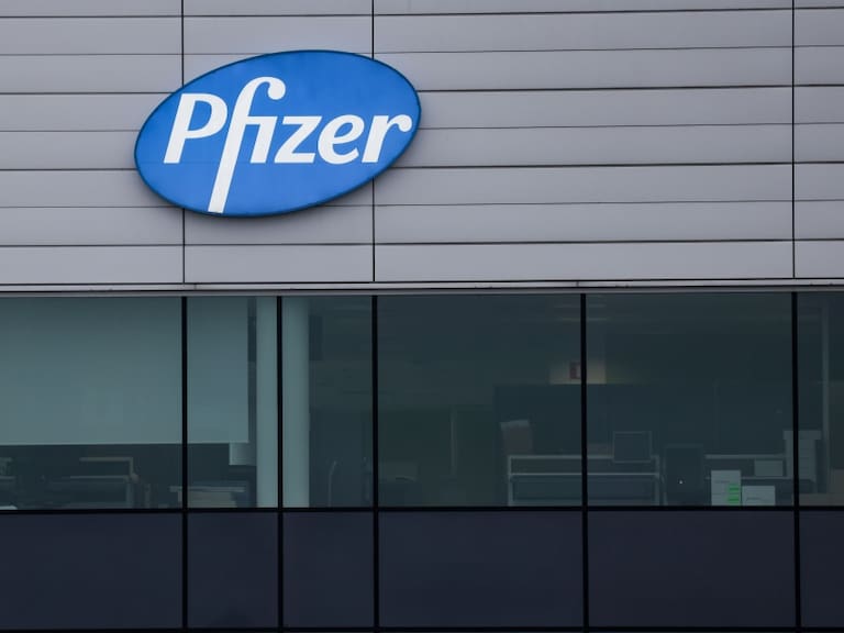 Pfizer recorta al 50% su expectativa de fabricación de vacunas en 2020