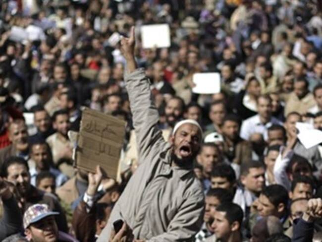 Revueltas árabes refuerzan a Irán y debilitan a Arabia Saudita: NYT