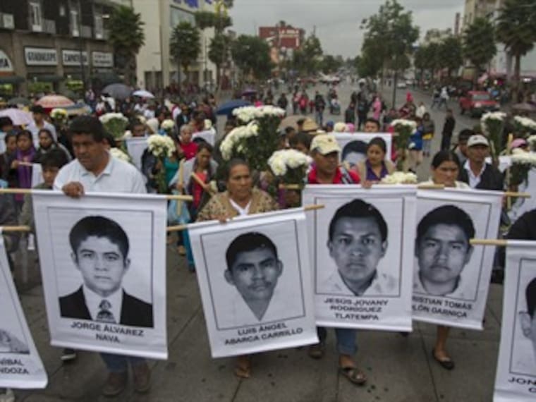 ¿Qué pasaría si padres de familia de Ayotzinapa llegan a bases militares?