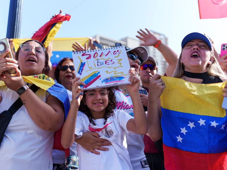 Denuncian la detención de siete periodistas venezolanos en Caracas.