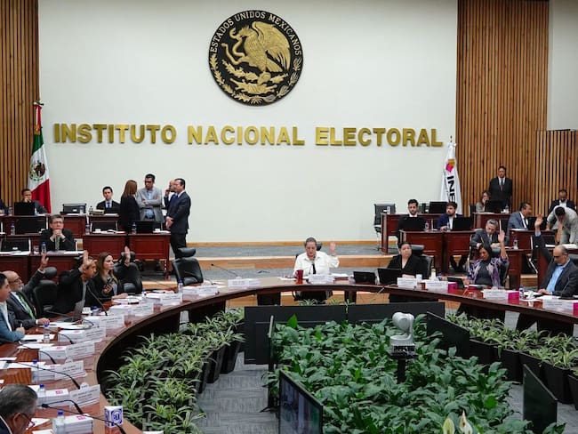 Cancela INE candidaturas al Senado de MC