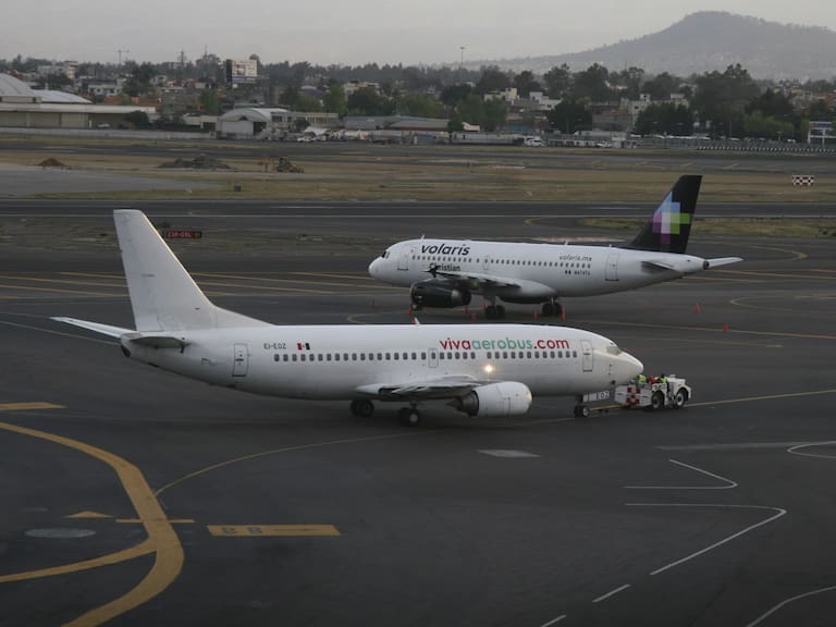 La fusión Viva Aerobus-Volaris podría concentrar el mercado de las aerolíneas y generar cambios en la competencia y los precios de las rutas, advierte el Fundador de Antitrust Intelligence Consultora Especializada en Análisis Financieros y de Competencia, Aitor Ortiz