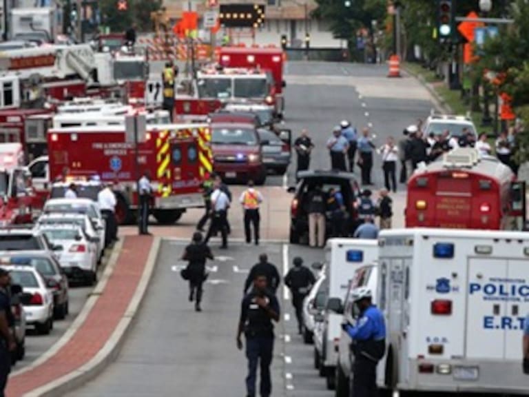 Deja al menos 12 muertos tiroteo en Washington DC: Alcalde