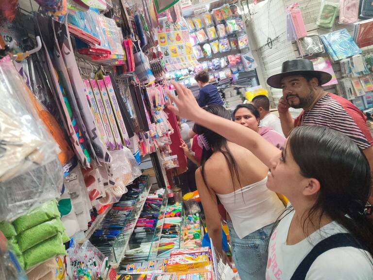 Gasto en útiles escolares es común en el mes de agosto y septiembre.