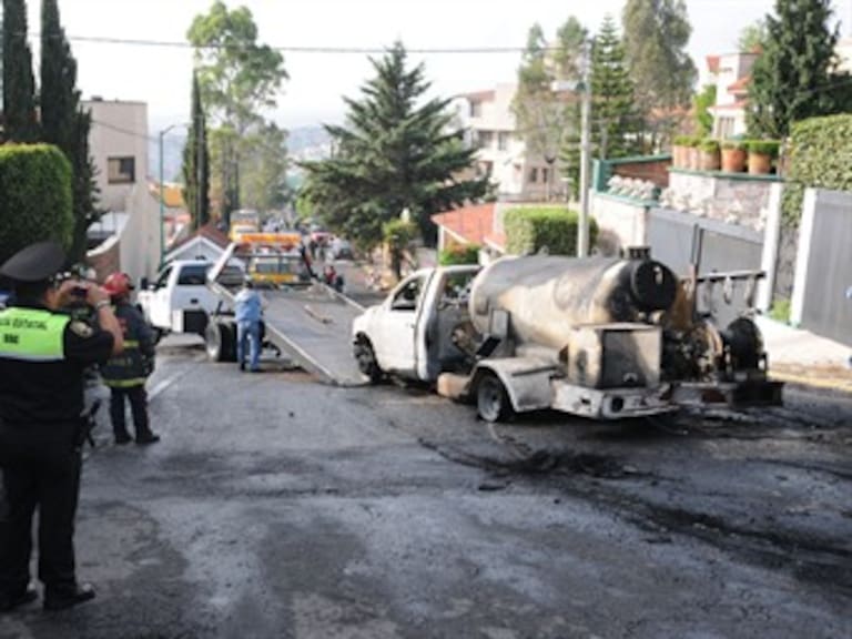 Provoca pipa de gas incendio en Naucalpan