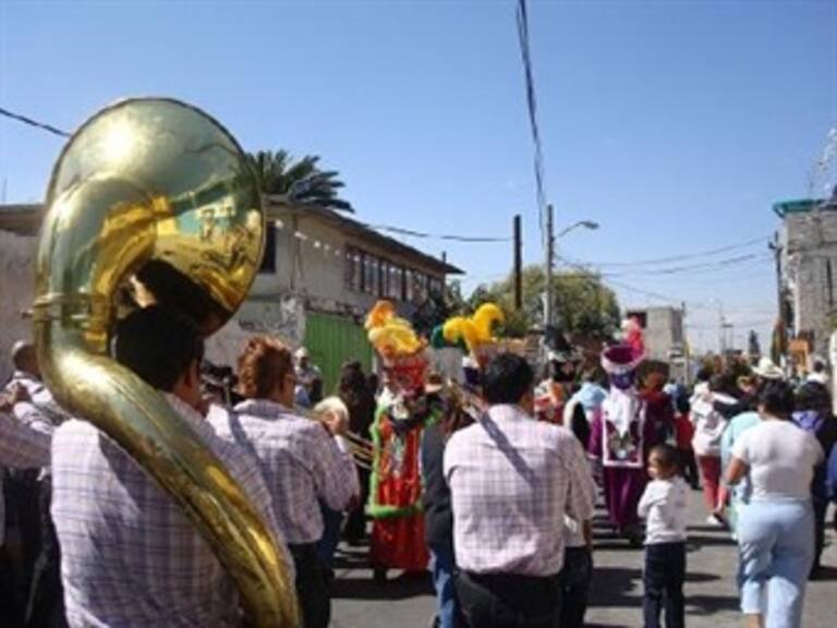Festejan colonias de Iztapalapa a los santos con lluvia de plomo