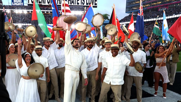 Bad Bunny en el Super Bowl 2026 omite a Belice en la enumeración de países de América durante el cierre del espectáculo