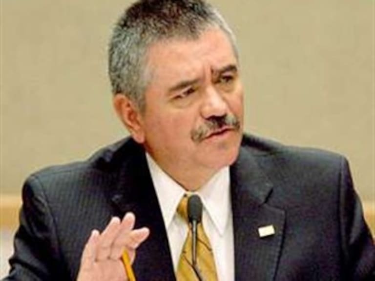 Intrascendente viajar en vehículos oficiales: Leonardo Valdés