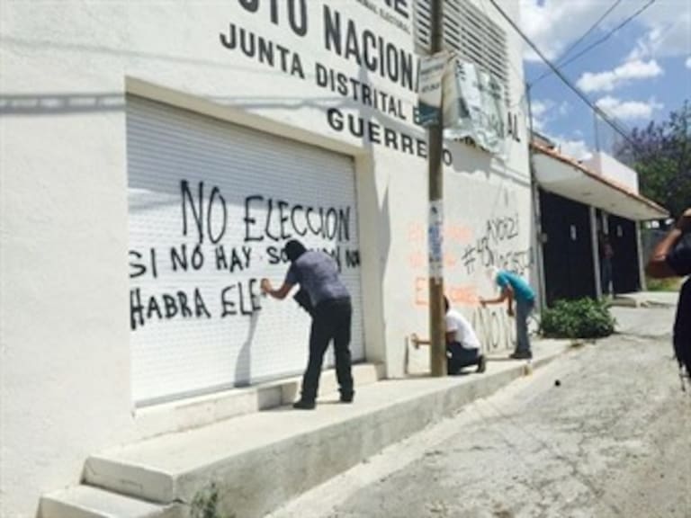 Retienen en Guerrero a funcionario del INE y a su chofer