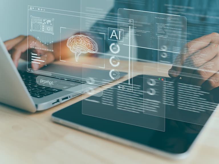 La IA impulsa cambios en los procesos productivos y en la forma de desempeñar distintas profesiones; especialistas coinciden en que la tecnología absorberá tareas repetitivas y modificará la dinámica del trabajo.