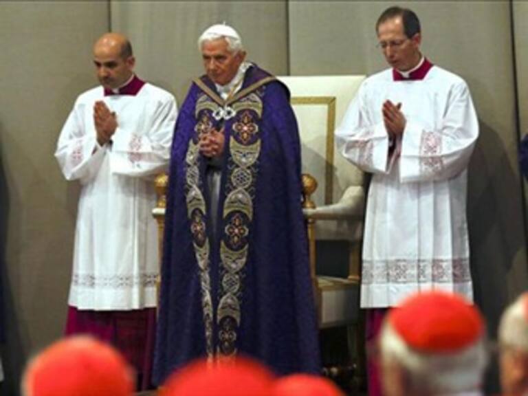 Permanecerá 'familia pontificia' con Benedicto XVI tras renuncia