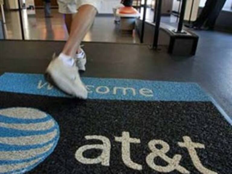 Vende AT&T por mil 370 mdd su participación en Telmex