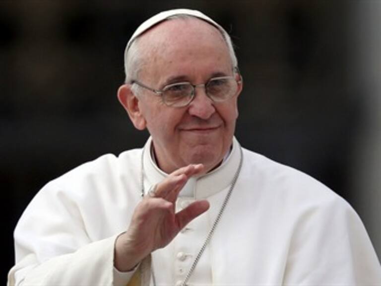 &#8203;Entregan a Nuncio invitación para que Papa Francisco hable ante el Senado
