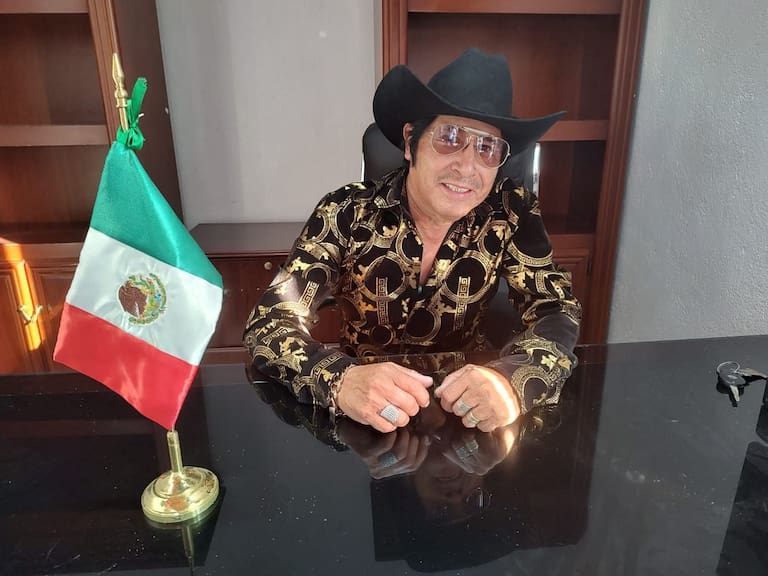 “El Puma” afirmó que no existe ninguna disposición legal que lo obligue a usar el uniforme mientras conduce una patrulla