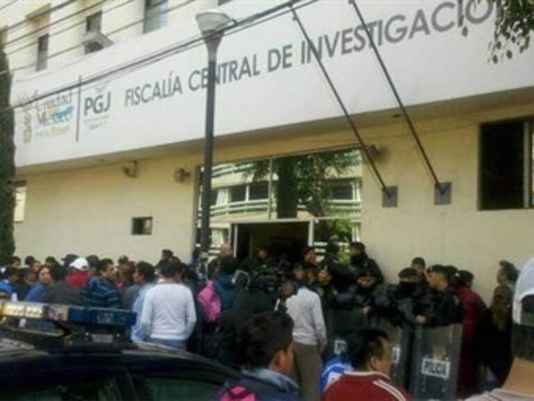 Alistan marcha familiares de detenidos por disturbios