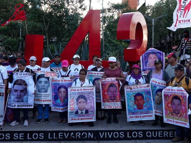 En caso Ayotzinapa sigue siendo el Estado; el PRI sigue en el Poder: Gibler