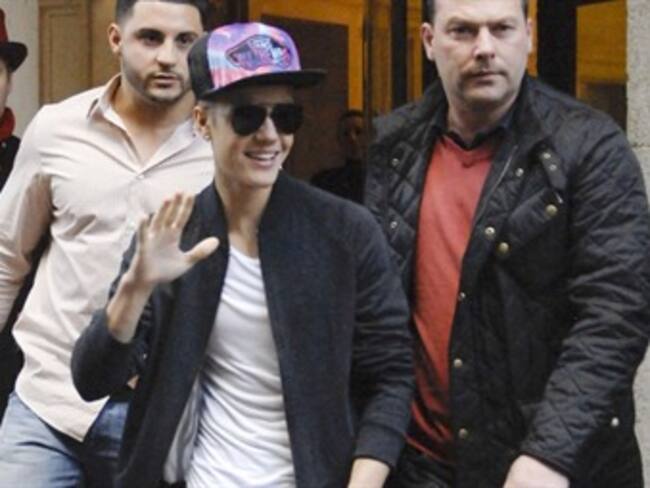 Retienen a custodio de Bieber en Argentina por agredir a fotógrafo