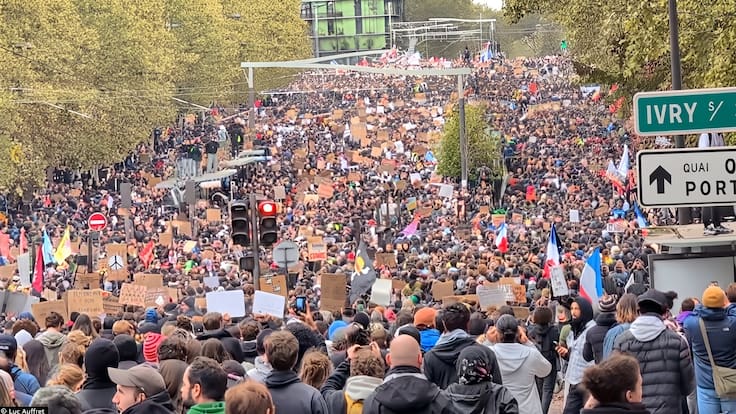 Más de 400 mil manifestantes presionan a Macron en Francia; París reúne a 110 mil personas