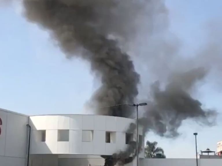 Videos del incendio en Plaza Universidad