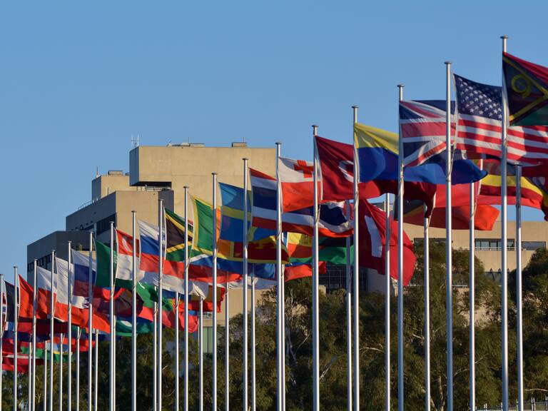 México registra la tasa de desempleo más baja desde 2005, según Sheinbaum.