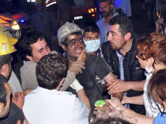 Aumenta a 238 la cifra de muertos por explosión en mina de Turquía