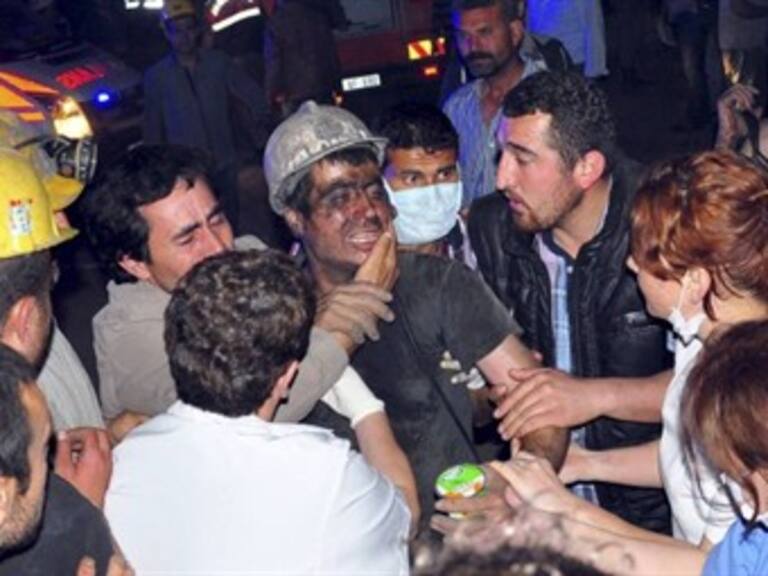 Aumenta a 238 la cifra de muertos por explosión en mina de Turquía
