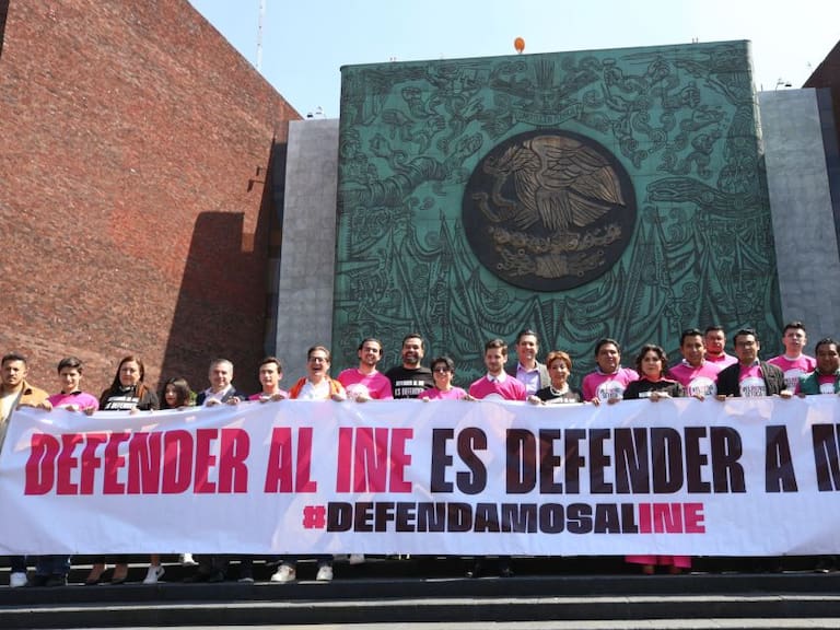 Organizadores de la marcha en defensa del INE acuden a San Lázaro