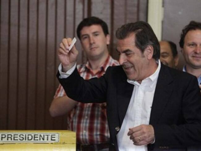 Oficialista Frei reconoce su derrota ante derechista Piñera en Chile