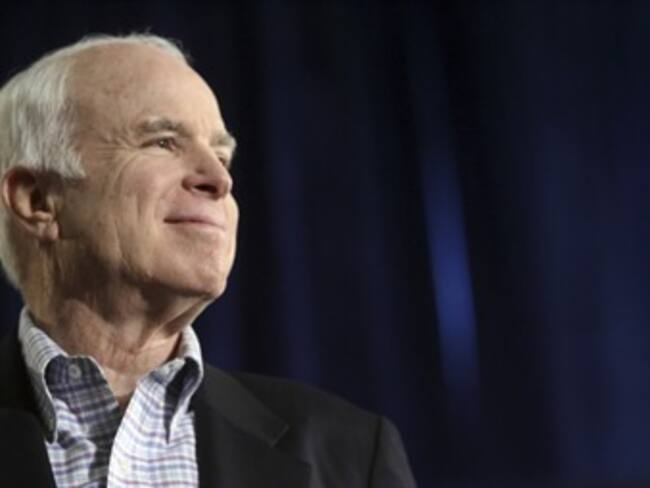 Gana John McCain primaria republicana para el senado en Arizona