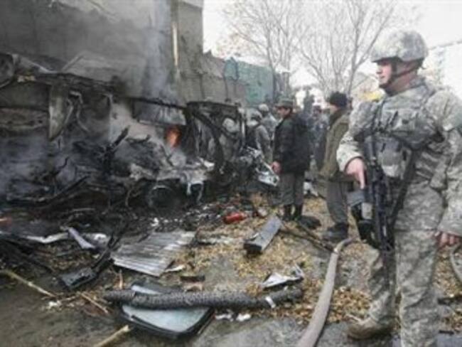 Deja al menos 12 muertos y 83 heridos atentado suicida en Afganistán