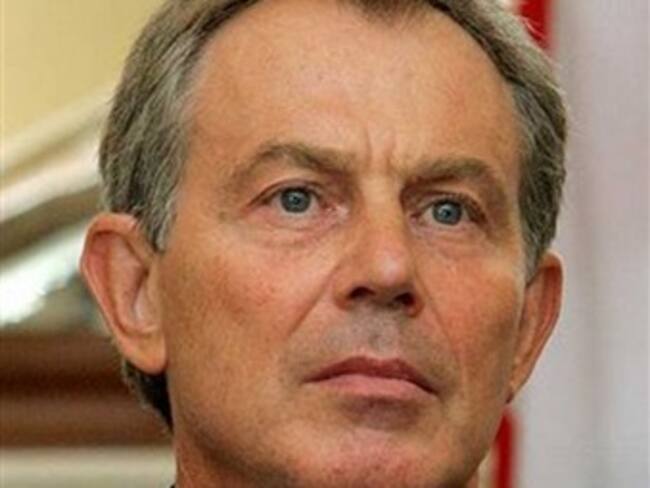 Arrojan zapatos y huevos a Tony Blair en Dublín