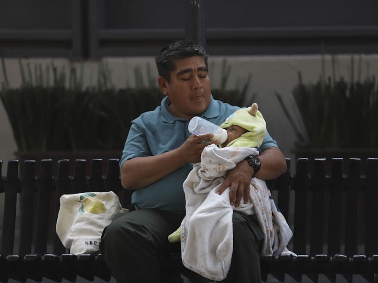 Diputado del PRI propone ampliar de 5 a 20 días las licencias por paternidad con goce de sueldo