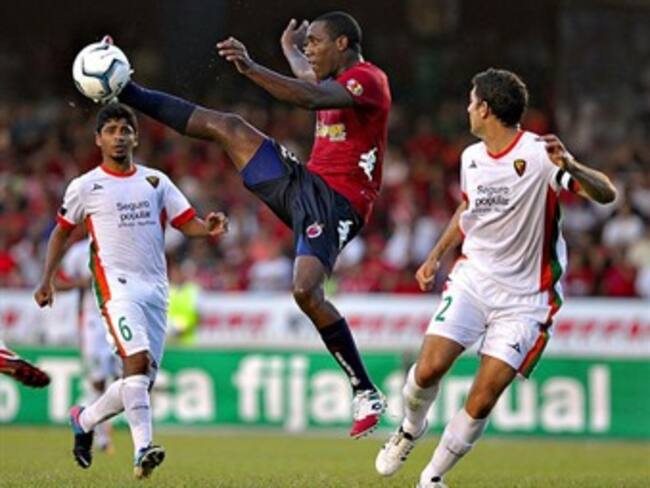 Inician Jaguares y Veracruz lucha por salvarse en el Clausura 2014