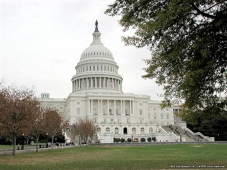 Aprueba Senado EU paquete de estímulo económico por 838 mil mdd