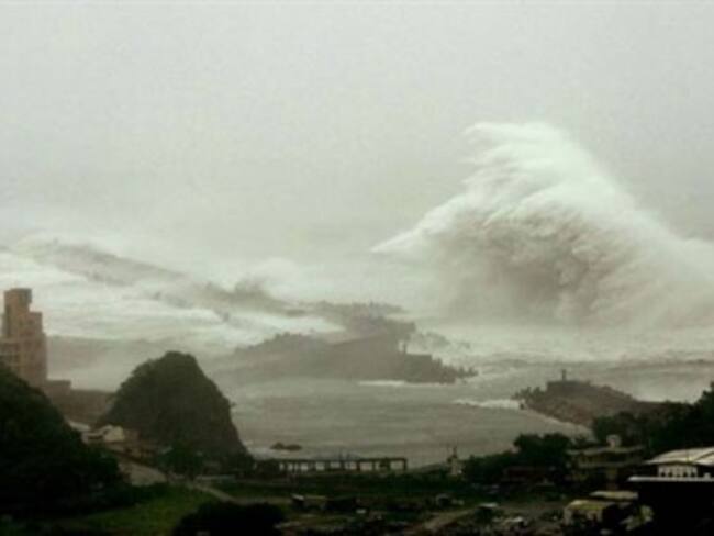 Llegan olas de tsunami a California y Oregon