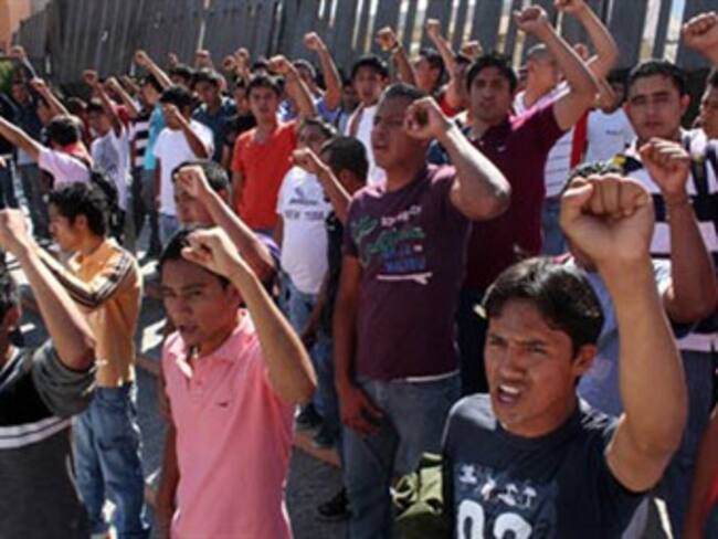 Toman normalistas salida de Morelia a Pátzcuaro
