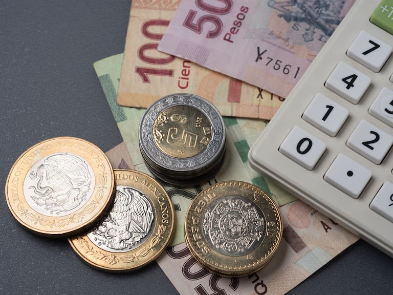 Las personas que perciben ingresos menores a 20,000 pesos anuales por intereses de nómina están exentos de realizar este trámite.