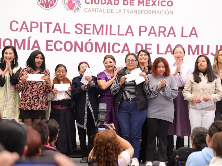 Entrega del programa Capital Semilla para la Autonomía Económica de las Mujeres.