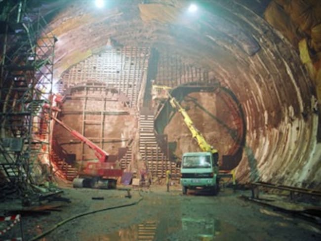 Comienzan operaciones del primer túnel submarino que une Europa y Asia